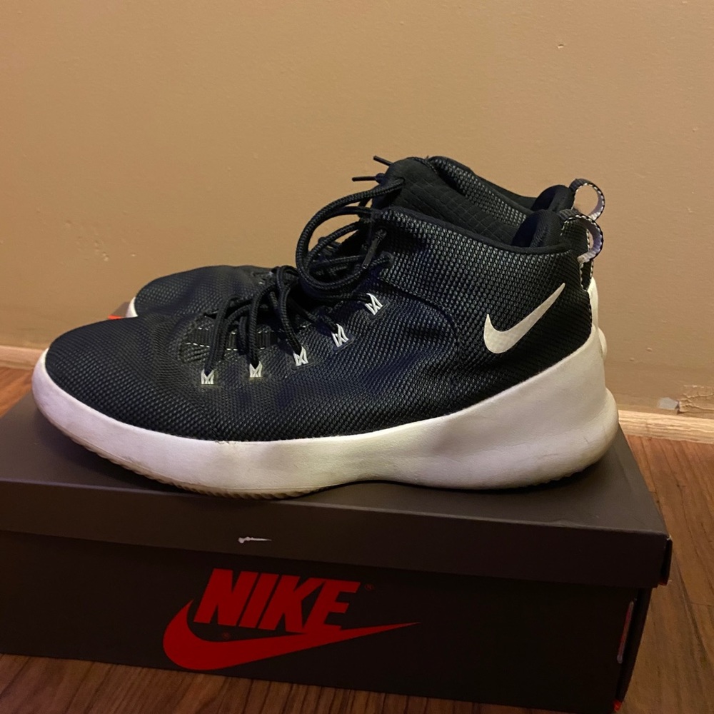 Nike hyperfresh black size 11